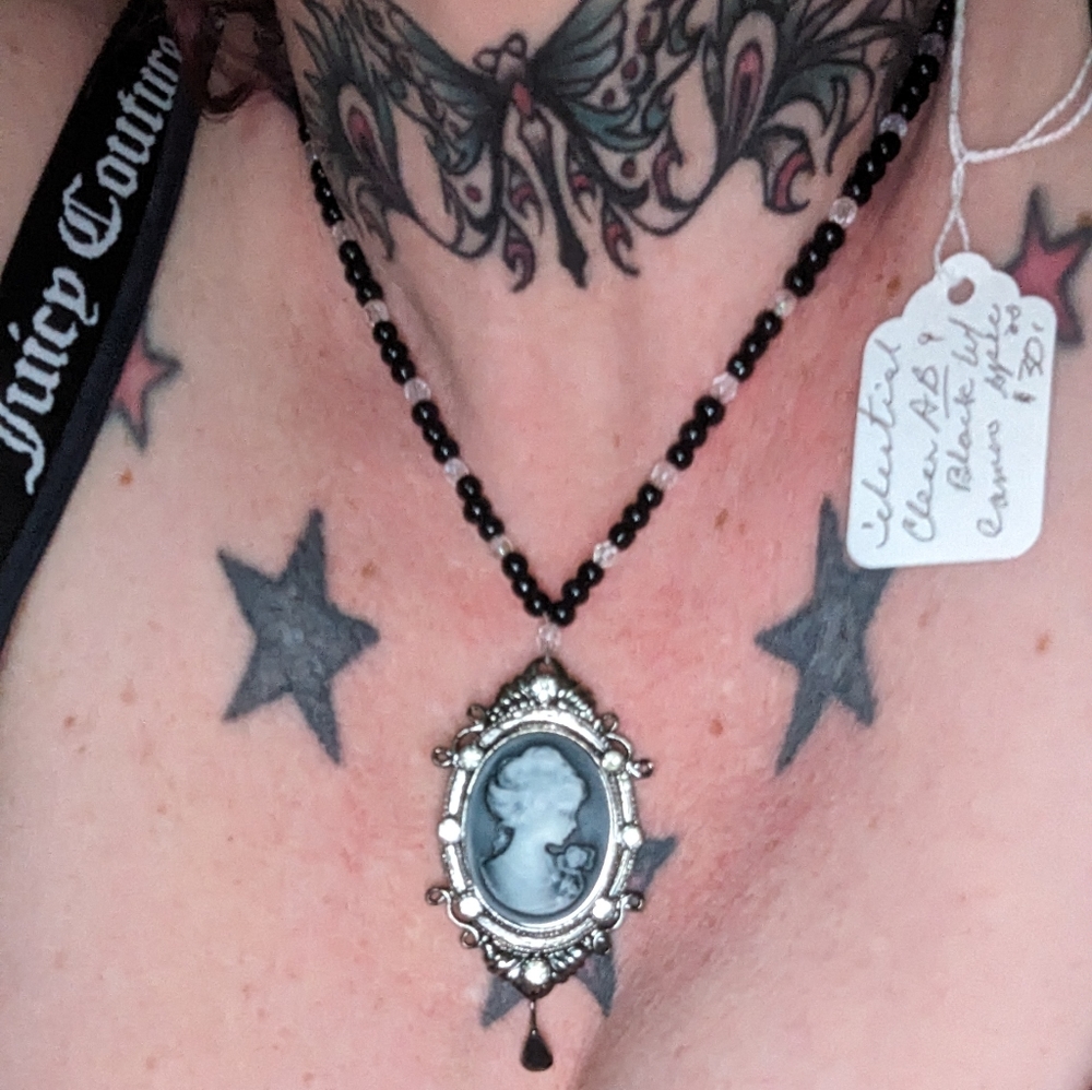18in Cameo Pendant Necklace